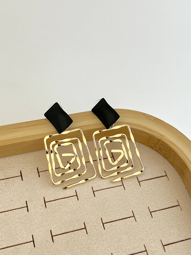 گوشواره زنانه هندسی برند فشن