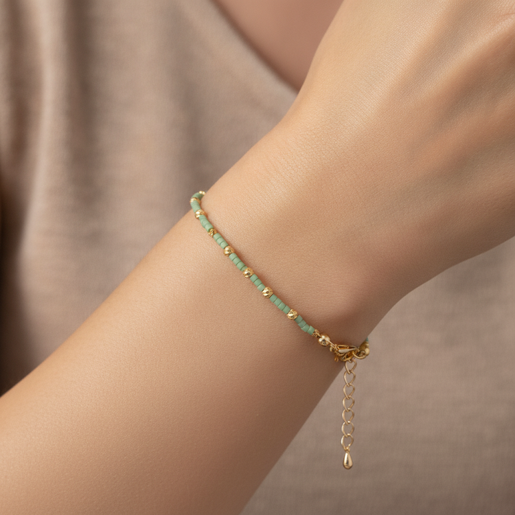 دستبند زنانه منجوق سبز و مهره طلایی برند ترک